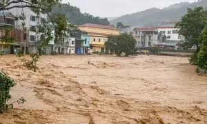 Ăn chặn tiền từ thiện trong bão lũ sẽ bị phạt thế nào?