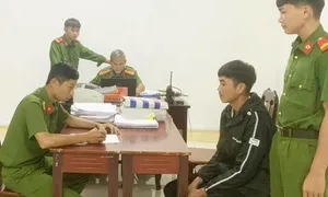 Người lái ôtô tông chết bé gái trong sân trường bị tạm giữ Người lái ôtô tông chết bé gái trong sân trường bị tạm giữ