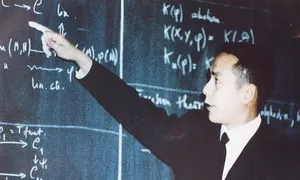 Vị tướng tình báo trong vỏ bọc giáo sư lập dị Vị tướng tình báo trong vỏ bọc giáo sư lập dị