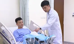 Dùng gân tứ đùi tái tạo dây chằng đứt lần hai