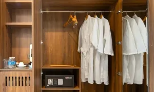 Vì sao móc quần áo là vật quan trọng nhất khi ngủ ở khách sạn? Vì sao móc quần áo là vật quan trọng nhất khi ngủ ở khách sạn?