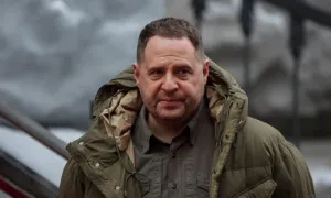 Chánh văn phòng của ông Zelensky bị khám nhà